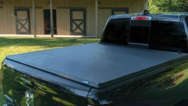 Lund 07-13 Chevy Silverado 1500 (5.5ft. Bed) Genesis Tri-Fold Tonneau Cover - Black - Image 8