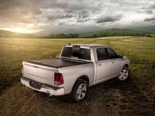 Roll-N-Lock 05-15 Toyota Tacoma Double Cab SB 59-1/2in M-Series Retractable Tonneau Cover - Image 4